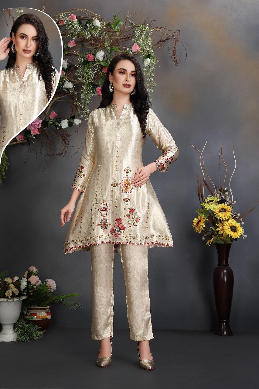 Noir Heirloom Embroidered Kurta Set
